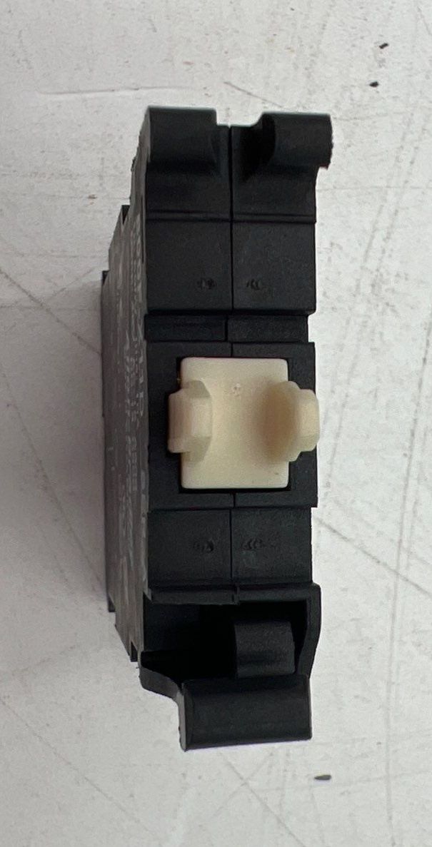 Allen‑Bradley 800F‑X11D 22 mm Contact Block 1 NO/1 NC Screw Dual‑Circuit 10pc New