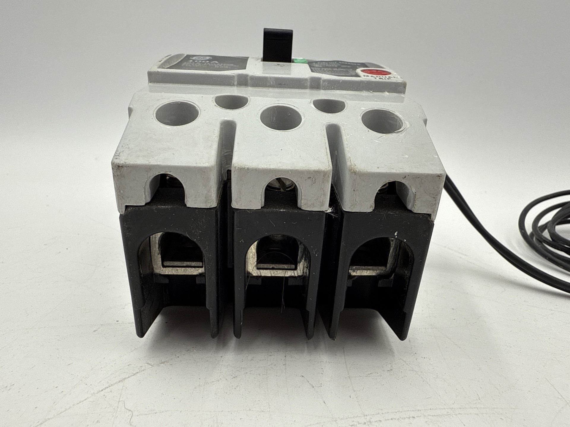 GE TEYL3100B Circuit Breaker 100A 3P 480/277V Shunt Trip TEYL 100 Amp 3 Pole Bolt On Used