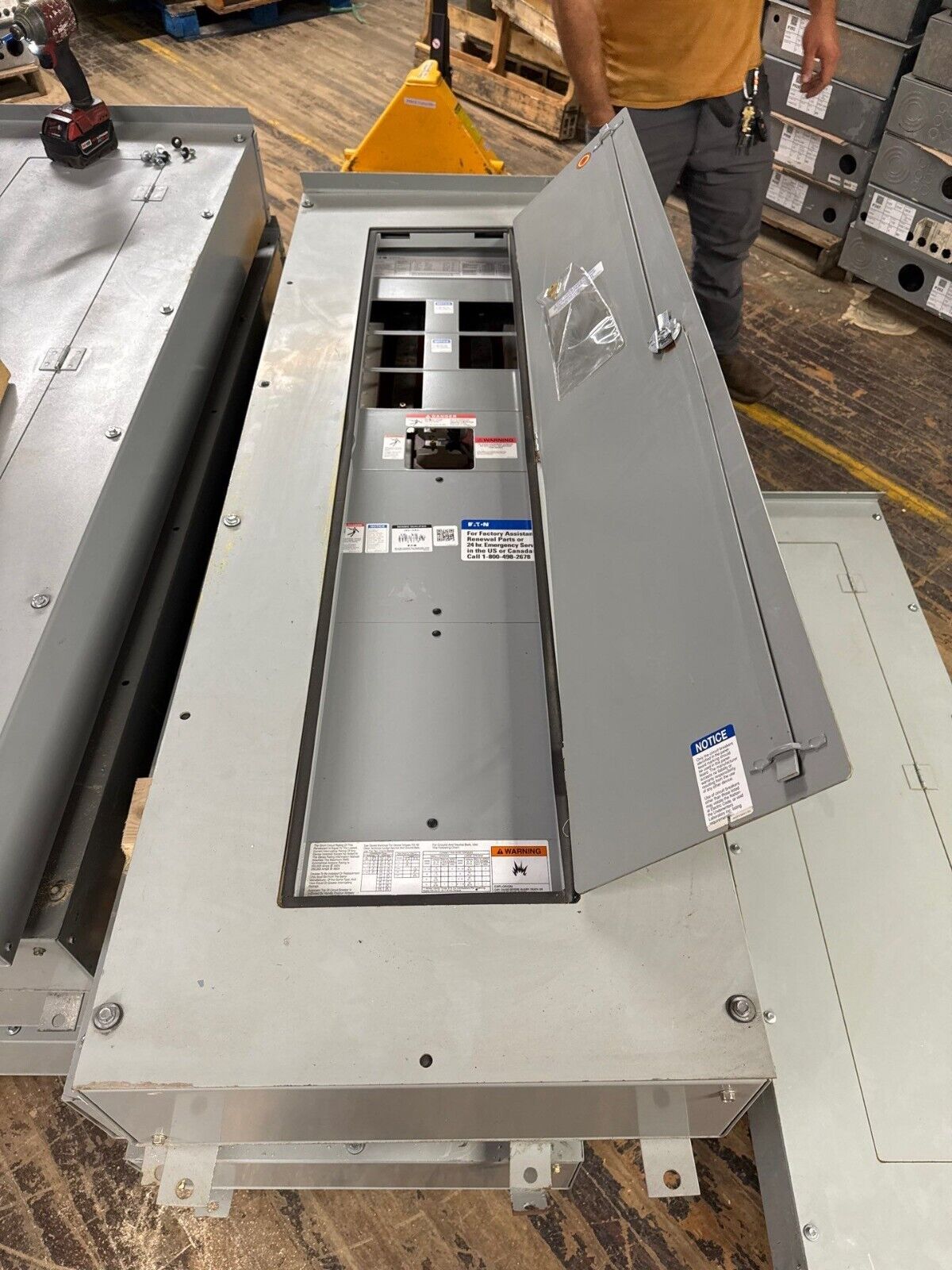 Eaton PRL3a Panelboard 400A 480/277V 3PH 4W 18 Circuit MLO 3R Outdoor Encl P287 Used