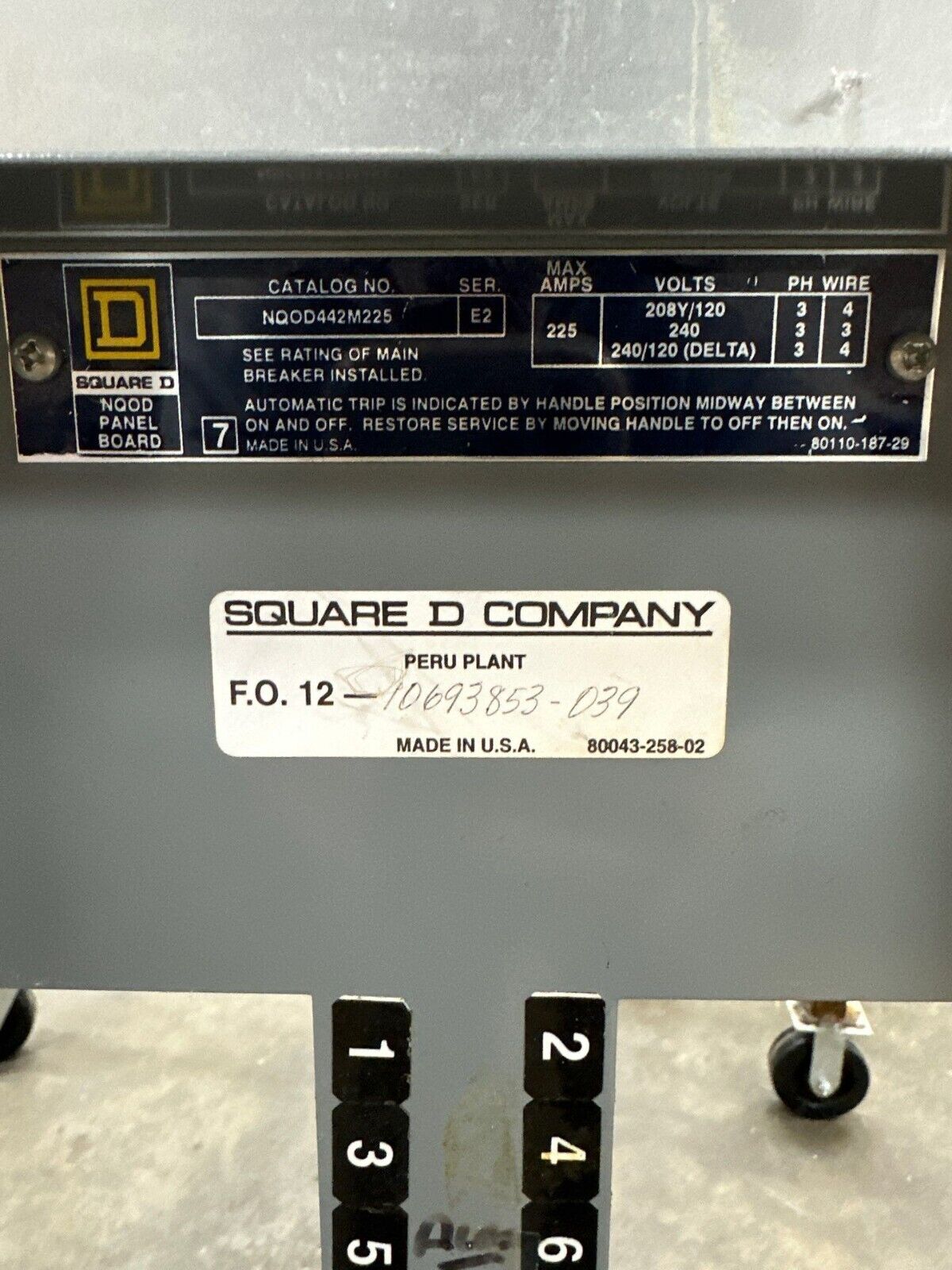 Square D NQOD442M225 Panelboard 225A 208/120V 3PH MCB Indoor Encl 42 Cir Q2L3100 P371 Used