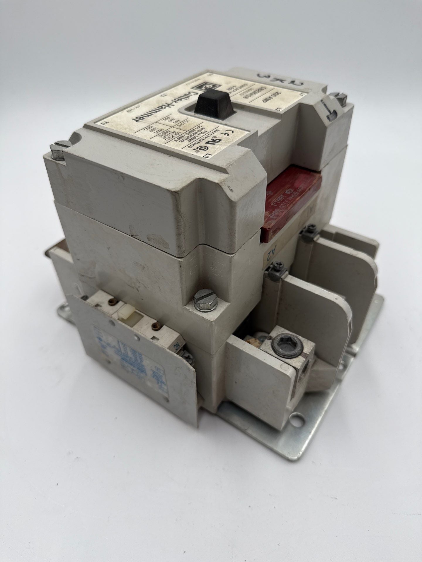 Cutler-Hammer C825KN10 Contactor 200A 3P 600V 3PH Ser A2 Coil 110/120V Used