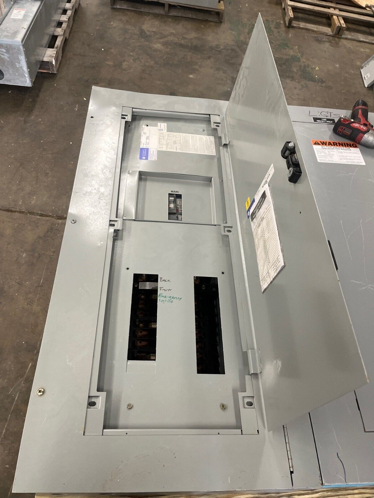 GE AEF3182KTX Panelboard 225A 480/277V 3PH 4W 18Cir Indoor Encl MCB SFHA36AT0250 P597 Used