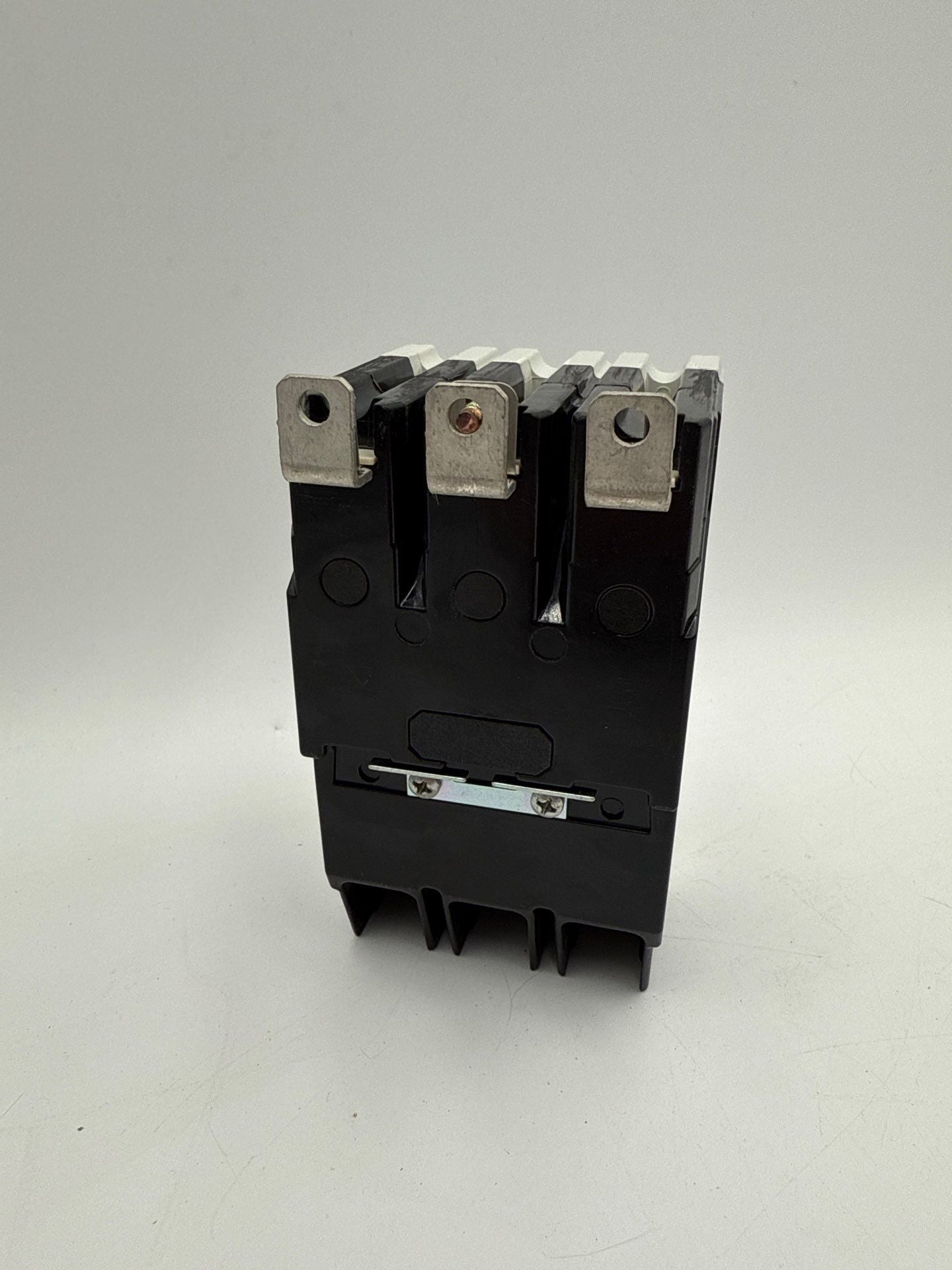 GE TEYD3015B Circuit Breaker 15A 3P 480/277V 3PH TEYD 15 Amp 3 Pole Bolt On Used