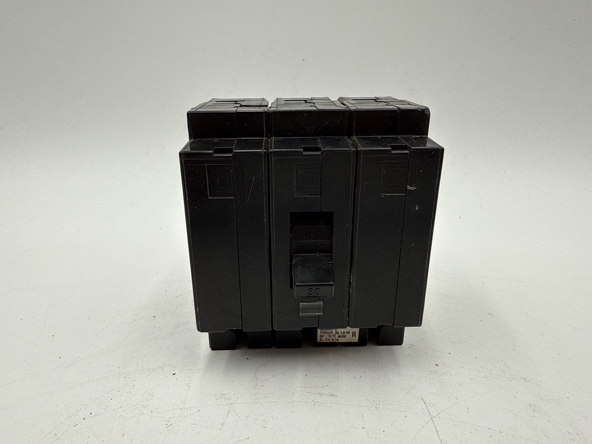 Square D EH34030 Circuit Braker 30A 3P 480/277V EH Plug On 30 Amp 3 Pole Used