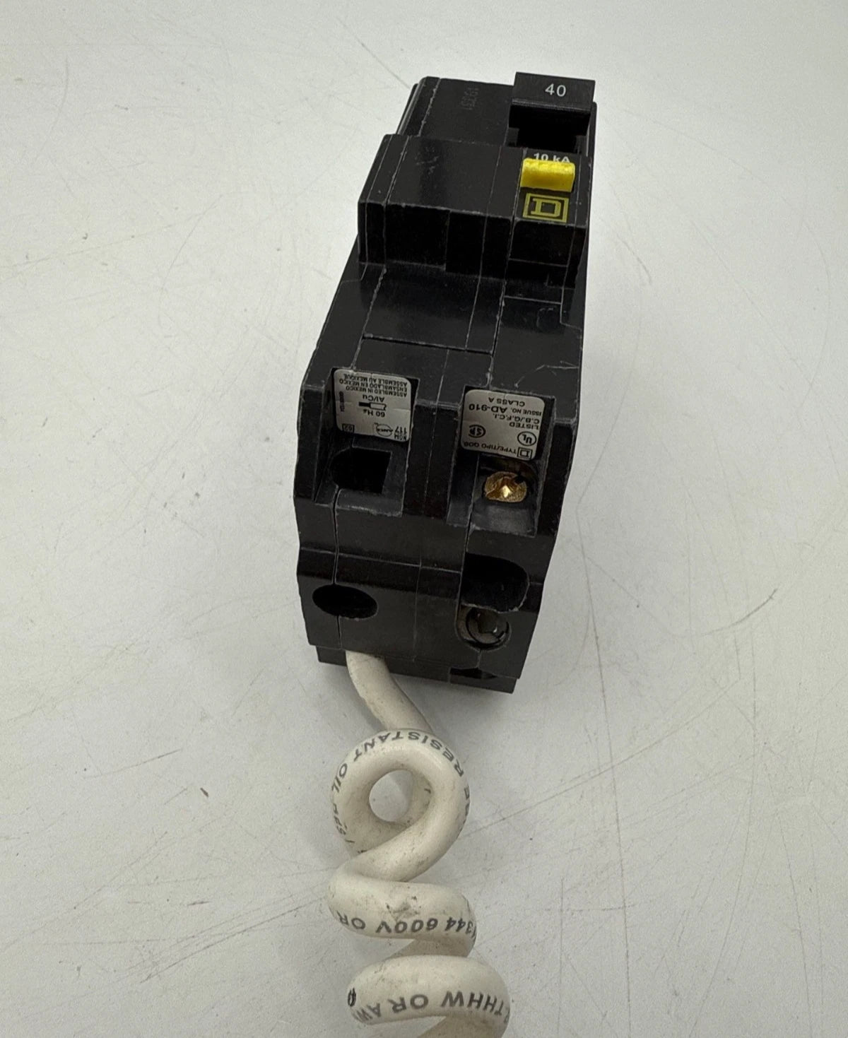 Square D QOB240GFI Circuit Breaker 40A 2P 120/240V 1PH 10kA QOB Bolt On 40 Amp Used