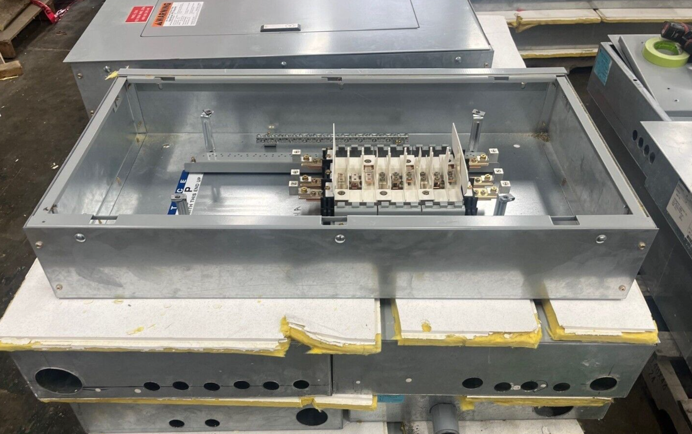 Eaton PRL2A Panelboard 100A 480/277V 4W 3PH Indoor Encl 18 Circuit MLO EZB2036R P577 Used
