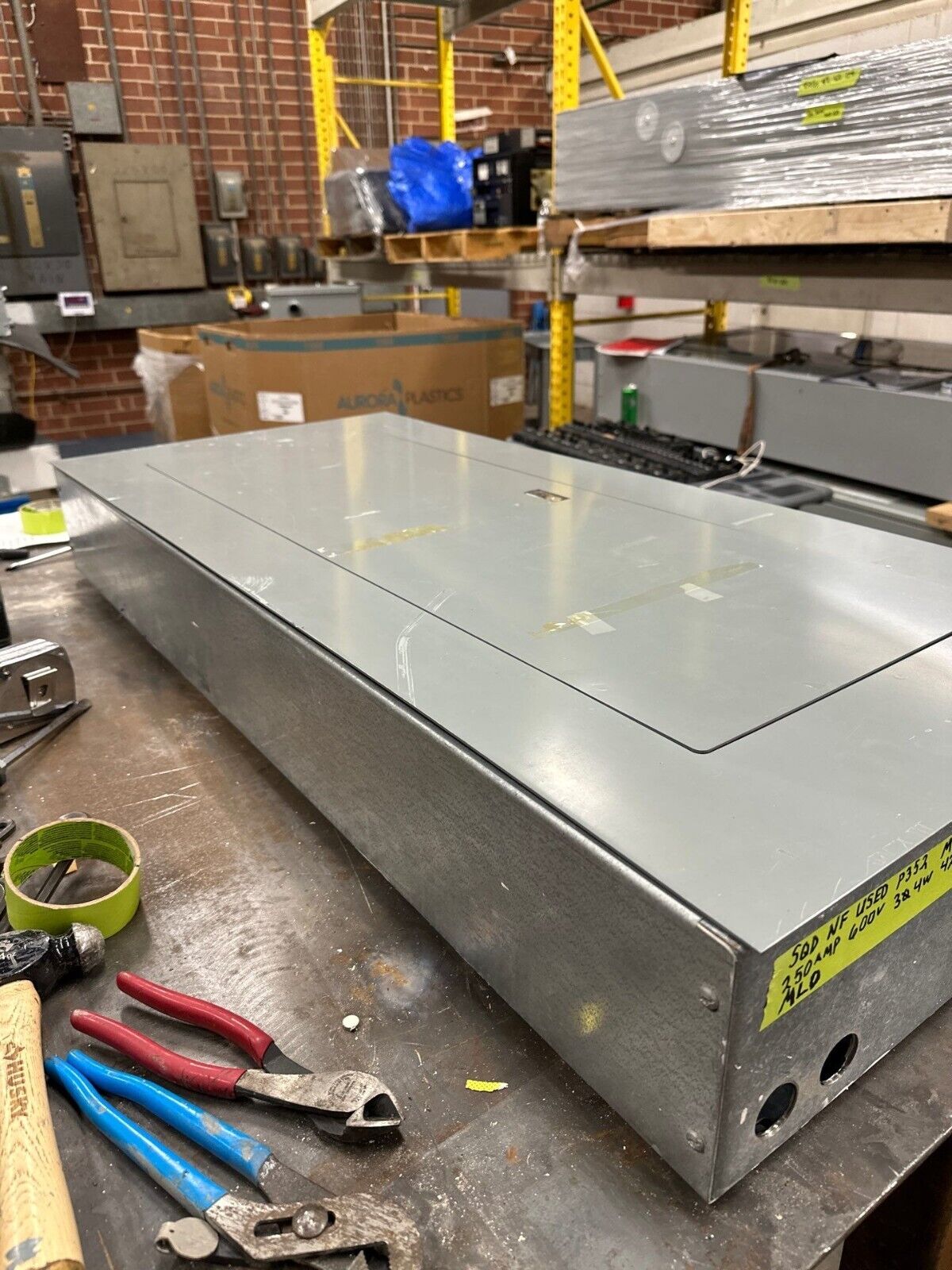 Square D NF Panelboard 250A 600Y/347V 3PH 4W 42 Circuit Indoor Encl Main Lug MLO P352 Used