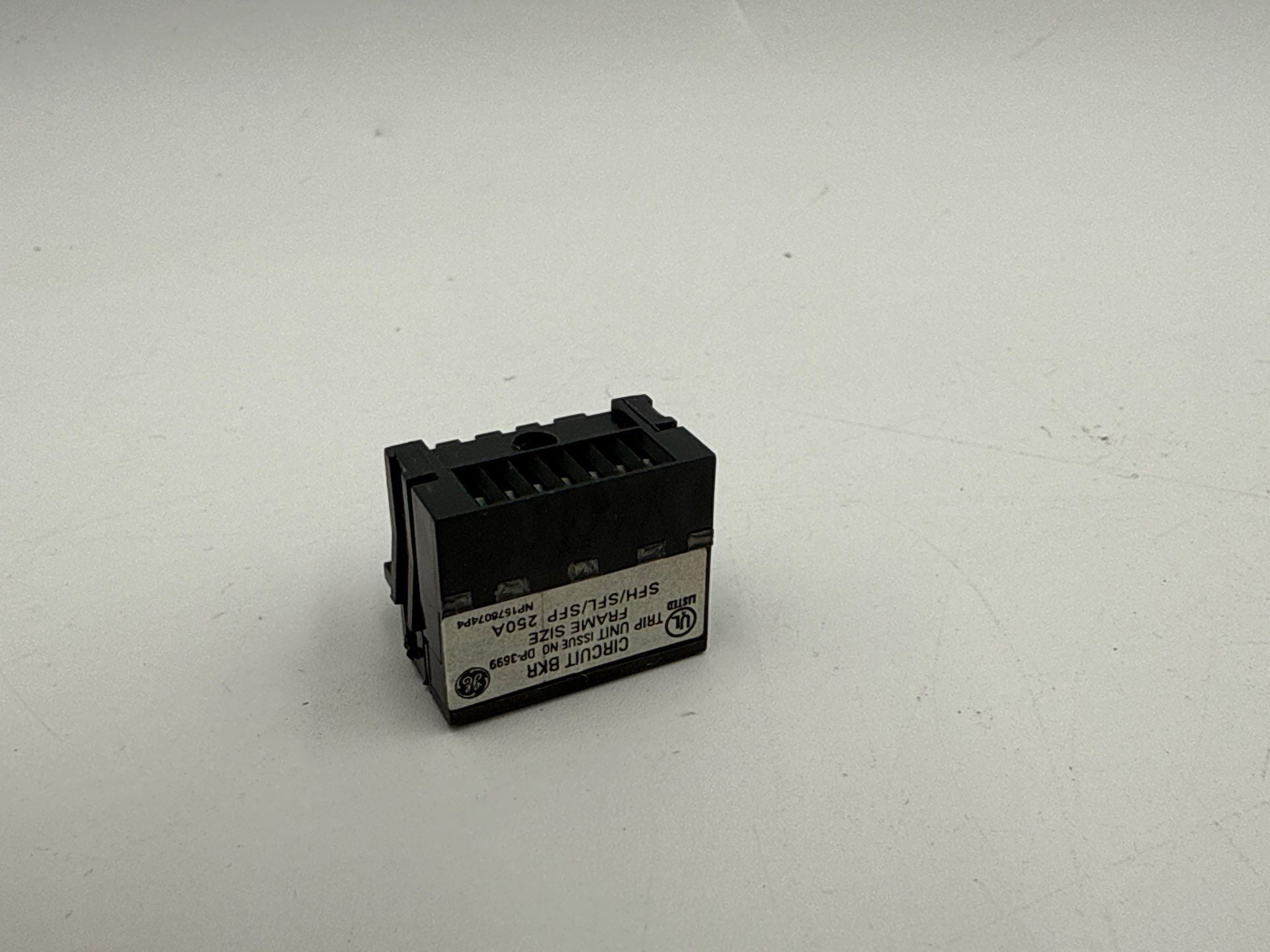 GE SRPF250A90 Rating Plug 90A SRPF250 90 Amp Frame SFDA SFHA SFLA SFPA Used