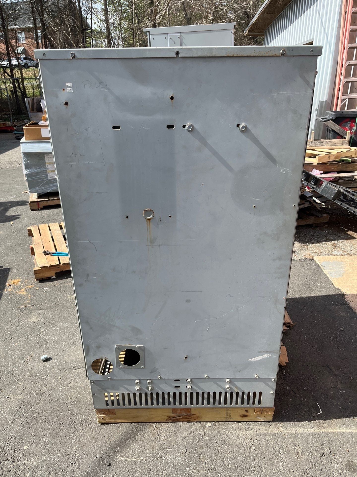 300KVA GE 9T83B3878 Transformer Pri 480V Sec 208/120V 3PH Indoor Encl Used
