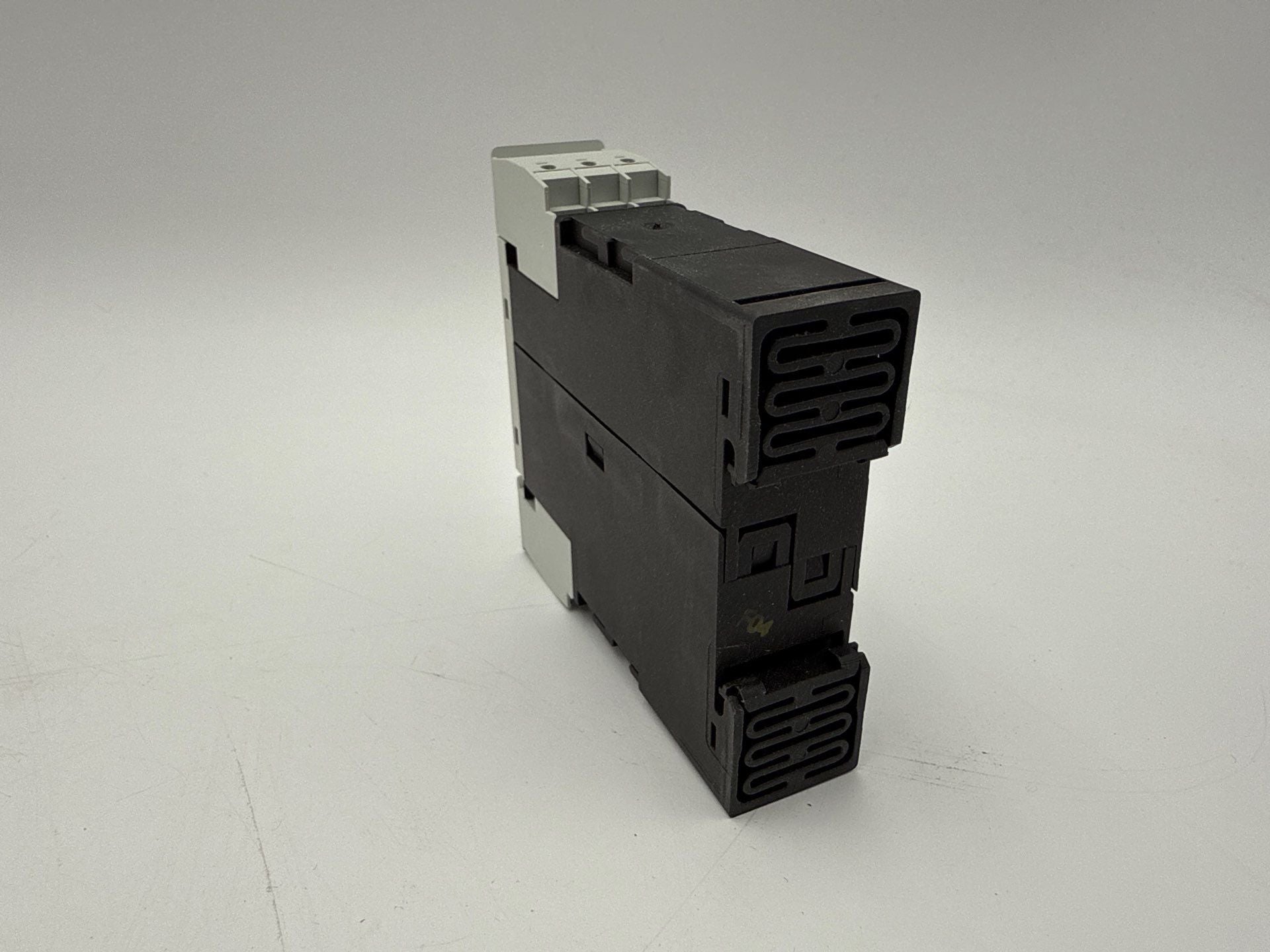 Siemens 3RP1511-2AP30 Timing Relay 0.5-10 SEC 200-240VAC 24VDC New