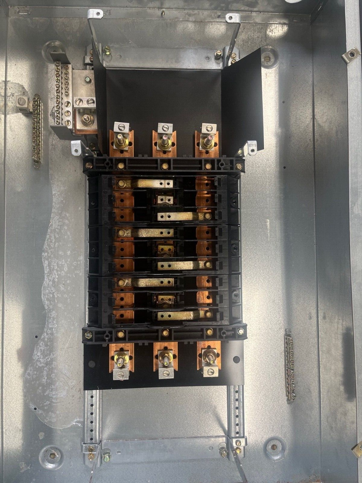 GE AEF3181MTX Panelboard 125A 480/277V 3PH 4W Indoor Encl MLO 125 Amp 18 Circuit P604 Used