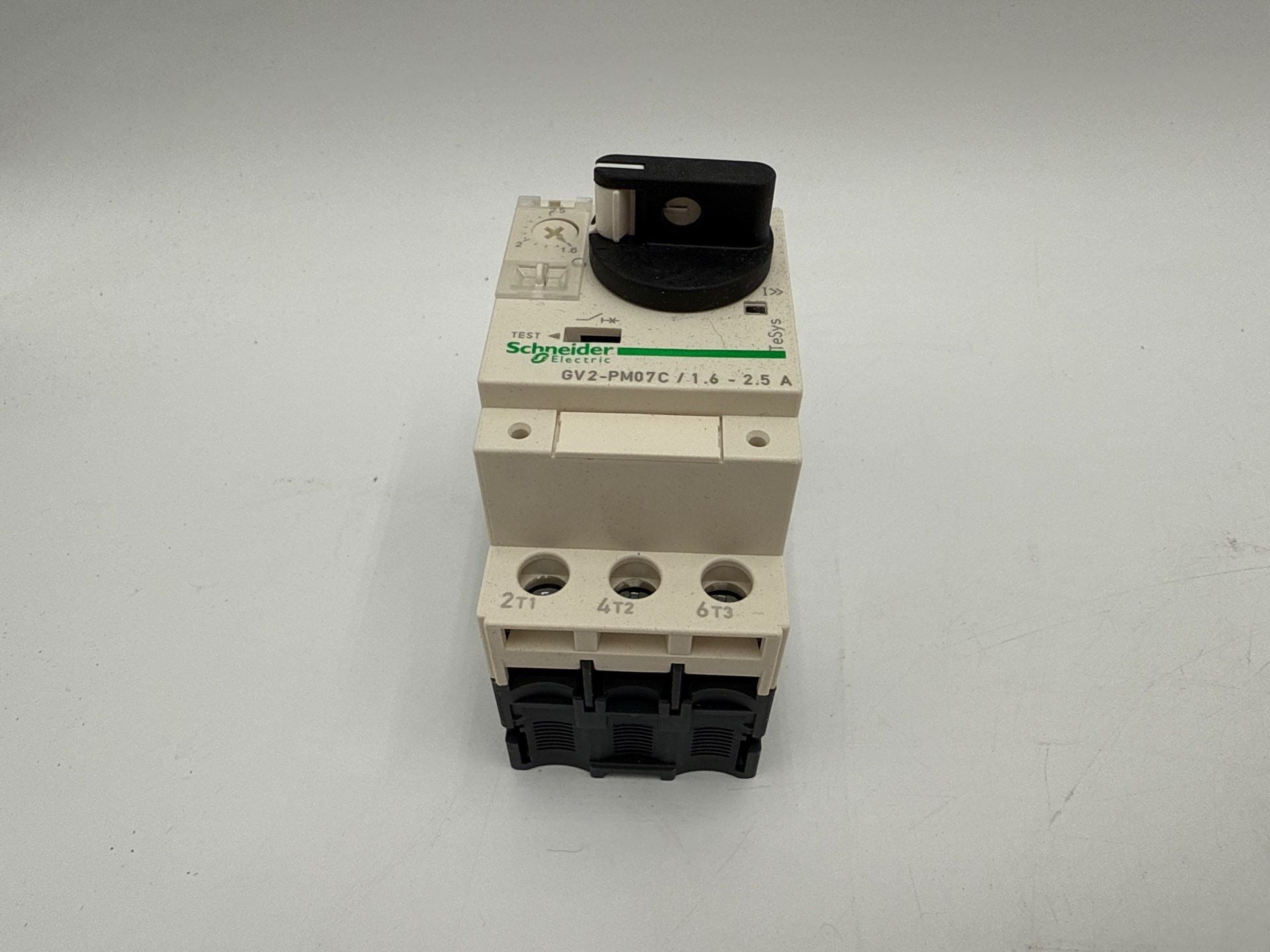 Schneider GV2-PM07C Motor Circuit Breaker 1.6–2.5A 3P 690V V2PM07C New
