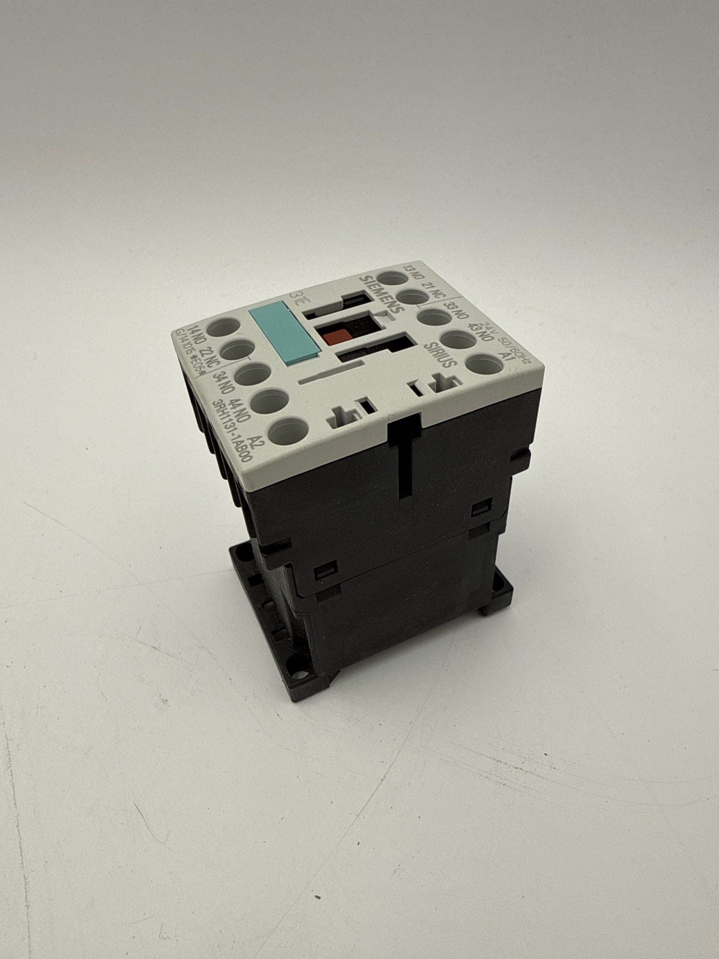 Siemens 3RH1131-1AB00 Control Relay 10A 240V Coil 24V 3NO 1 NC New