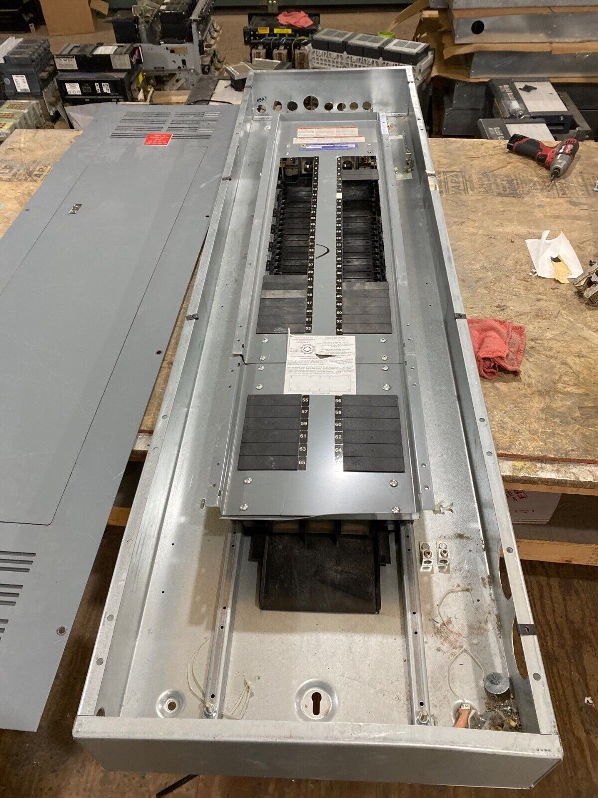 Square NF Panelboard 600A 480/277V 3PH 4W 66 Cir Indoor Encl MLO 600 Amp MH74BE P653 Used