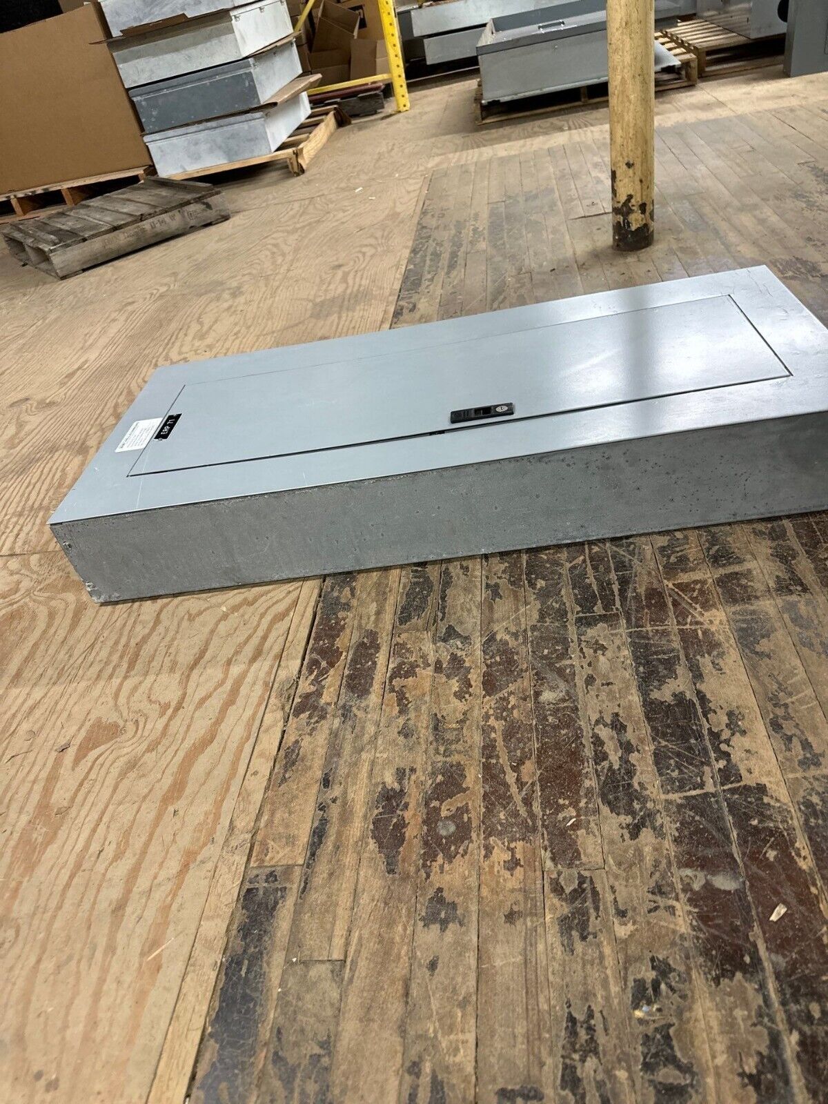 GE AQF3421ABX Panelboard 125A 208Y/120V 3PH 4W 42 CIR MCB THQB32100 Indoor Encl P009 Used