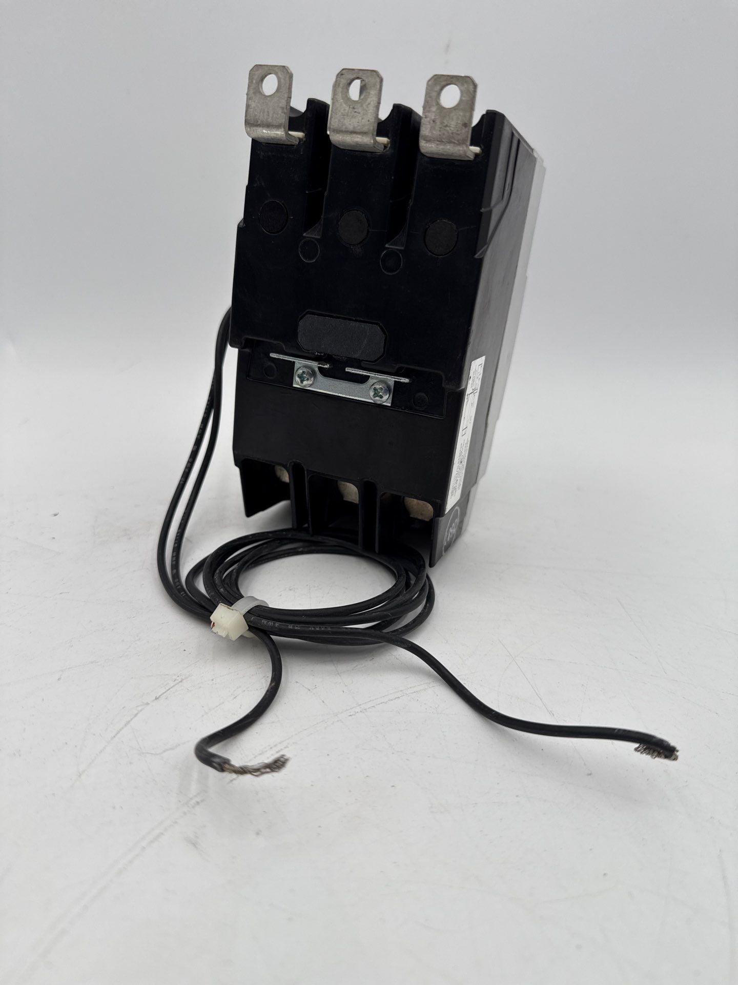 GE TEYL3100B Circuit Breaker 100A 3P 480/277V Shunt Trip TEYL 100 Amp 3 Pole Bolt On Used