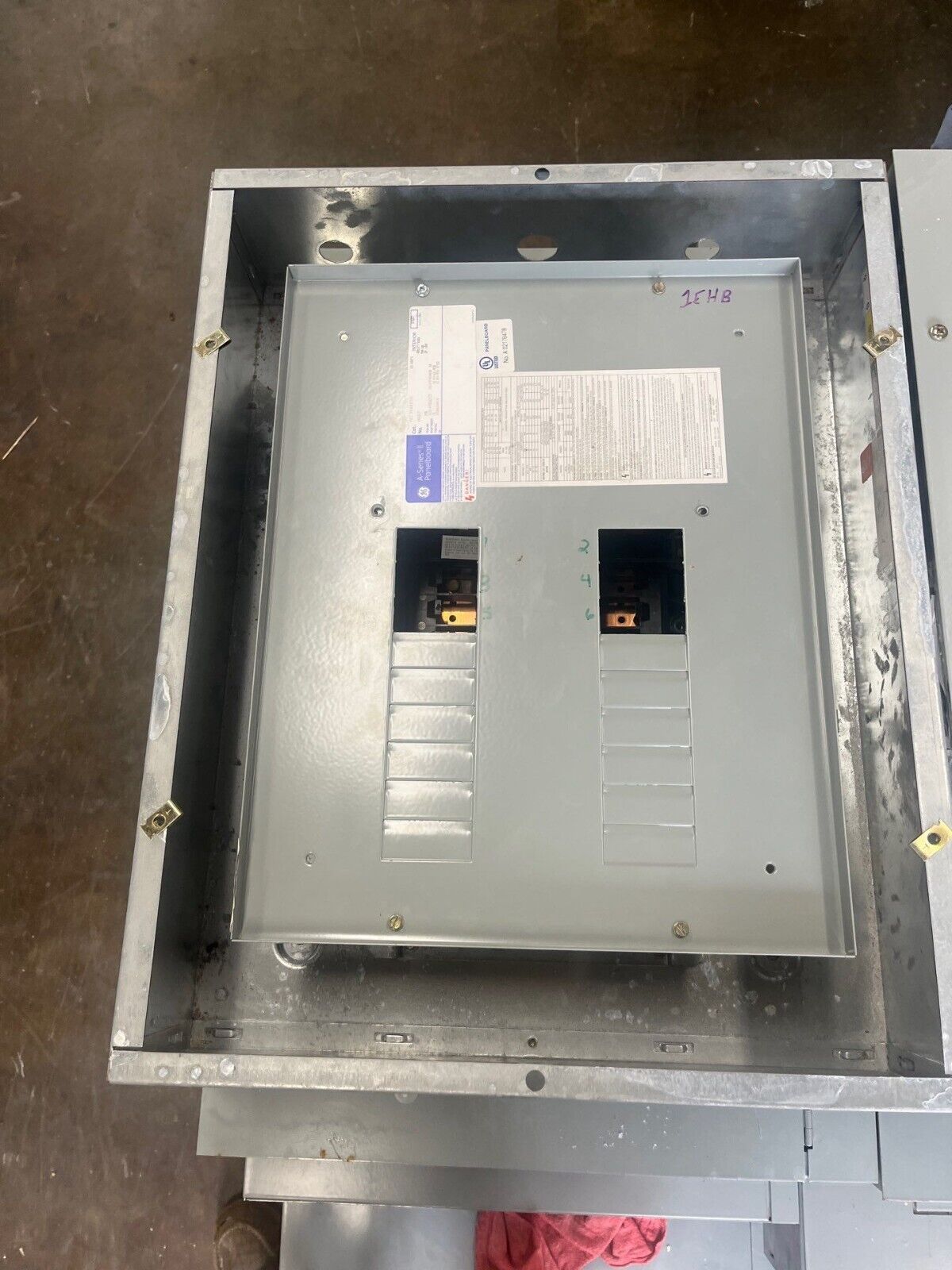 GE AEF3181MTX Panelboard 125A 480/277V 3PH 4W Indoor Encl 18 Circuit MLO 125 Amp P607 Used