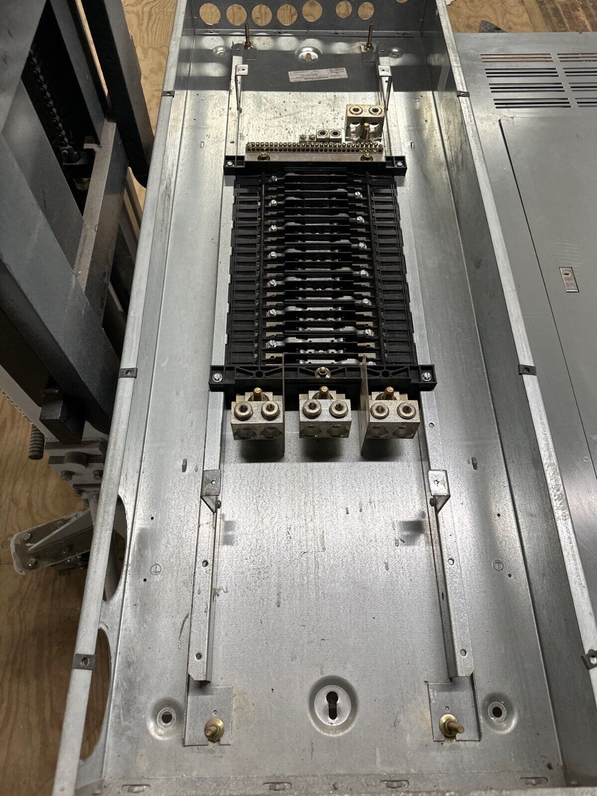 Square D NQOD442L600 NQOD Panelboard 600A 208Y/120V 3PH 4W 42 Circuit MAIN LUG P283 Used