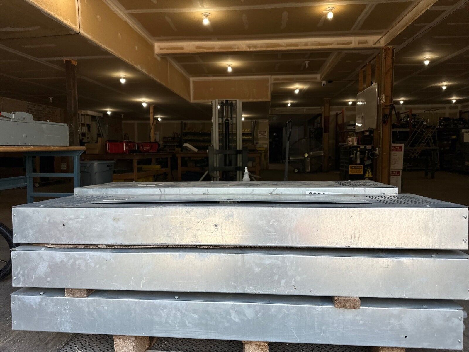 Square D NQ Panelboard 400A 208Y/120V 3PH 4W Indoor Encl Main Lug 84 Circuit MLO P521 Used