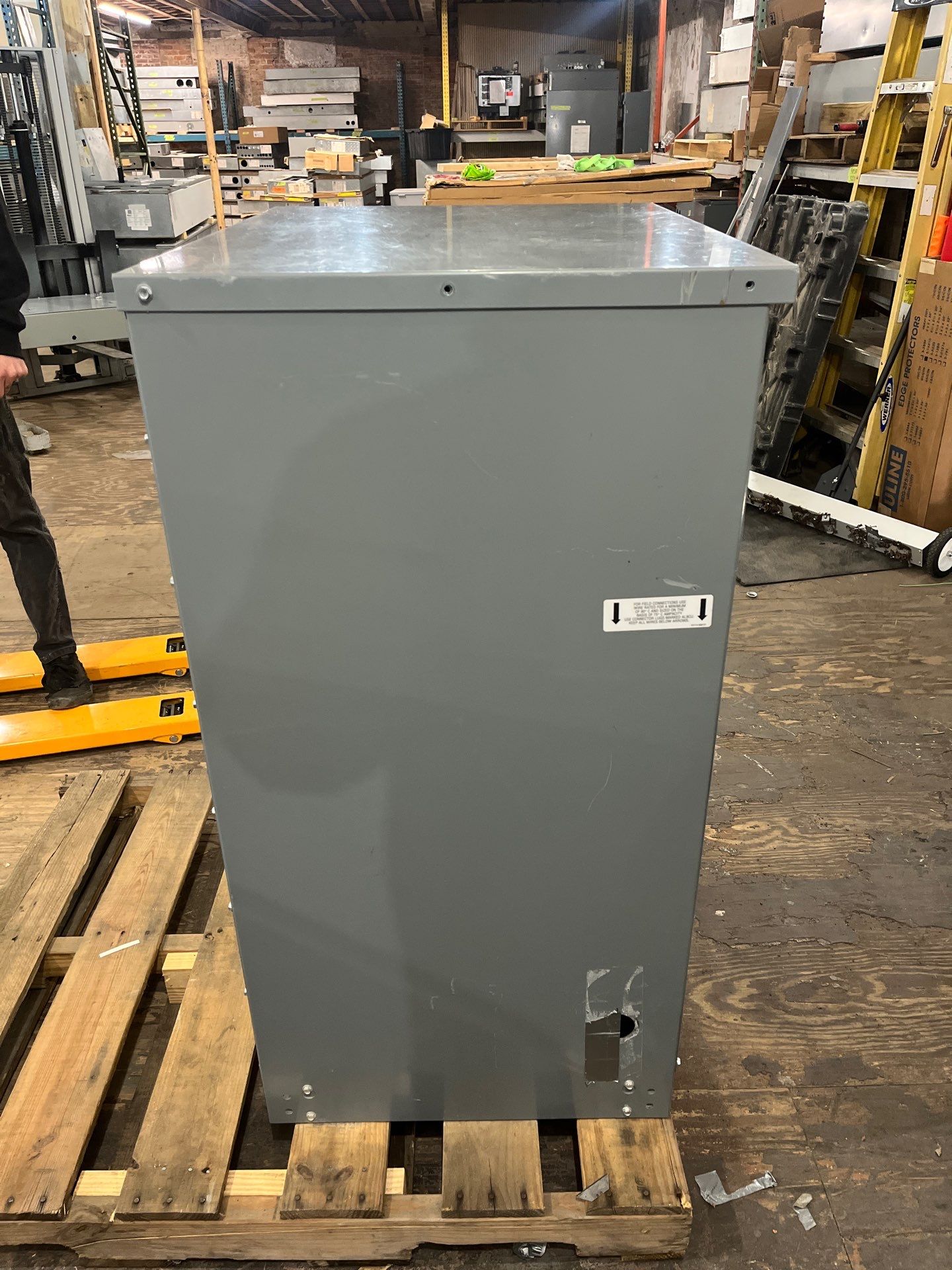 112.5kVA Square D EX112T3H Transformer Pri 480V Sec 208/120V 3PH Type 1 Used