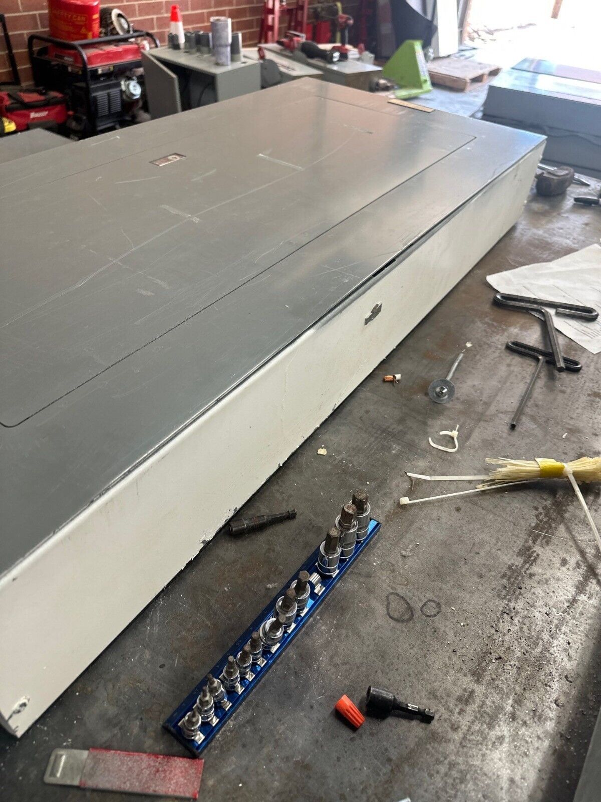 Square D NF Panelboard 250A 600Y/347V 3PH 4W 42 Circuit Box MH44 250 Amp P409 Used