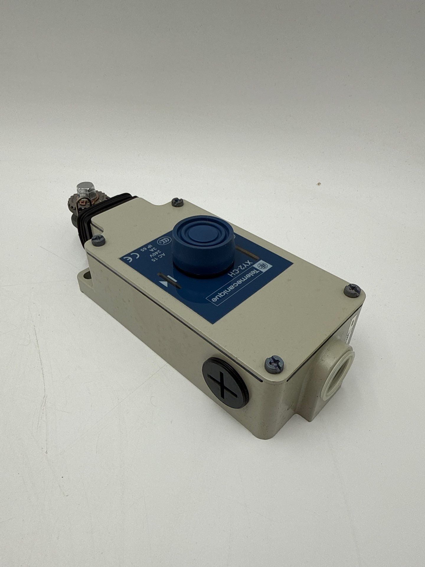 Telemecanique XY2 CH13250 Cable Controlled Emergency Stop XY2 CH 3/10 AMP New
