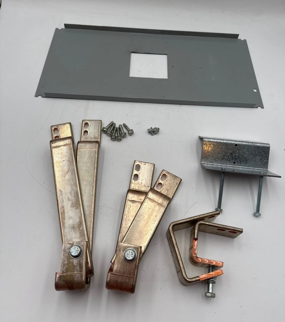 Siemens SJ1 Mounting Hardware 200-400A 600V 3P JD JXD LXD Frame Breaker 19" Used