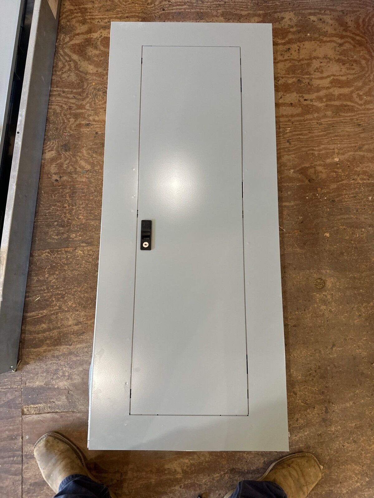 GE AEF3124KB Panelboard 400A 480Y/277V 3PH 4W 18 Circuit Indoor Encl MCB 400 Amp P548 Used