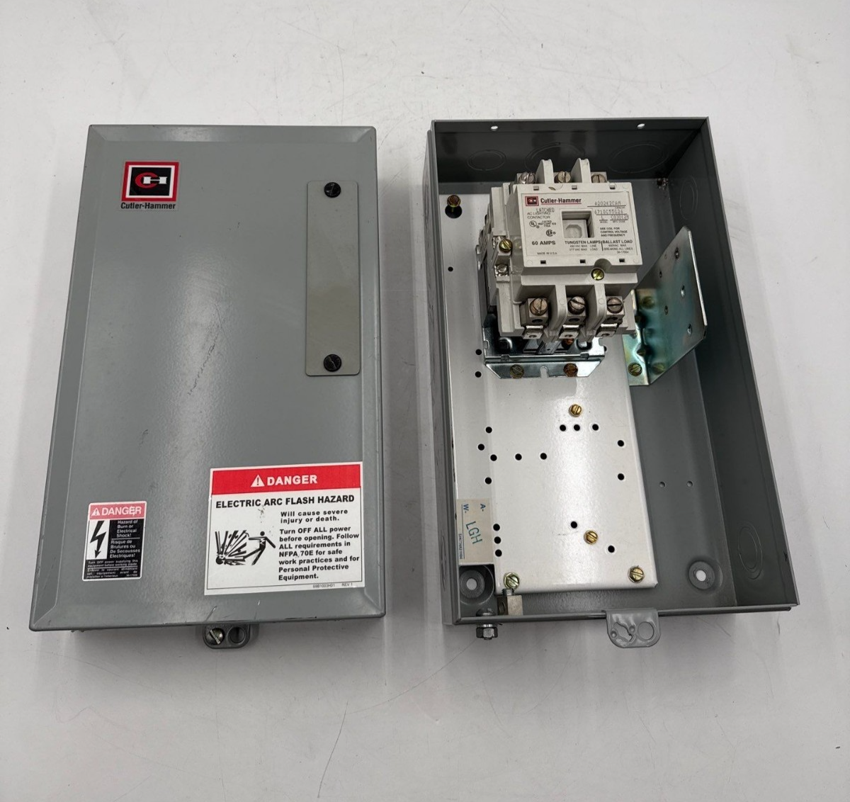 Cutler Hammer ECL04D1A3A Enclosed Lighting Contactor A202K2CAM 3P Coil 110/120V