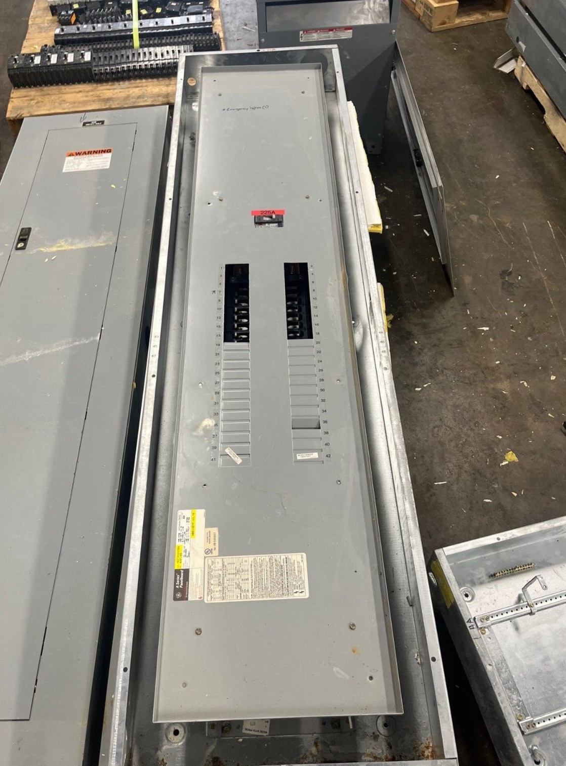 GE AEF3424MBX Panelboard 400A 480/277V 4W 3PH Indoor Encl 42Cir SFHA36AT0250 MLO P583 Used