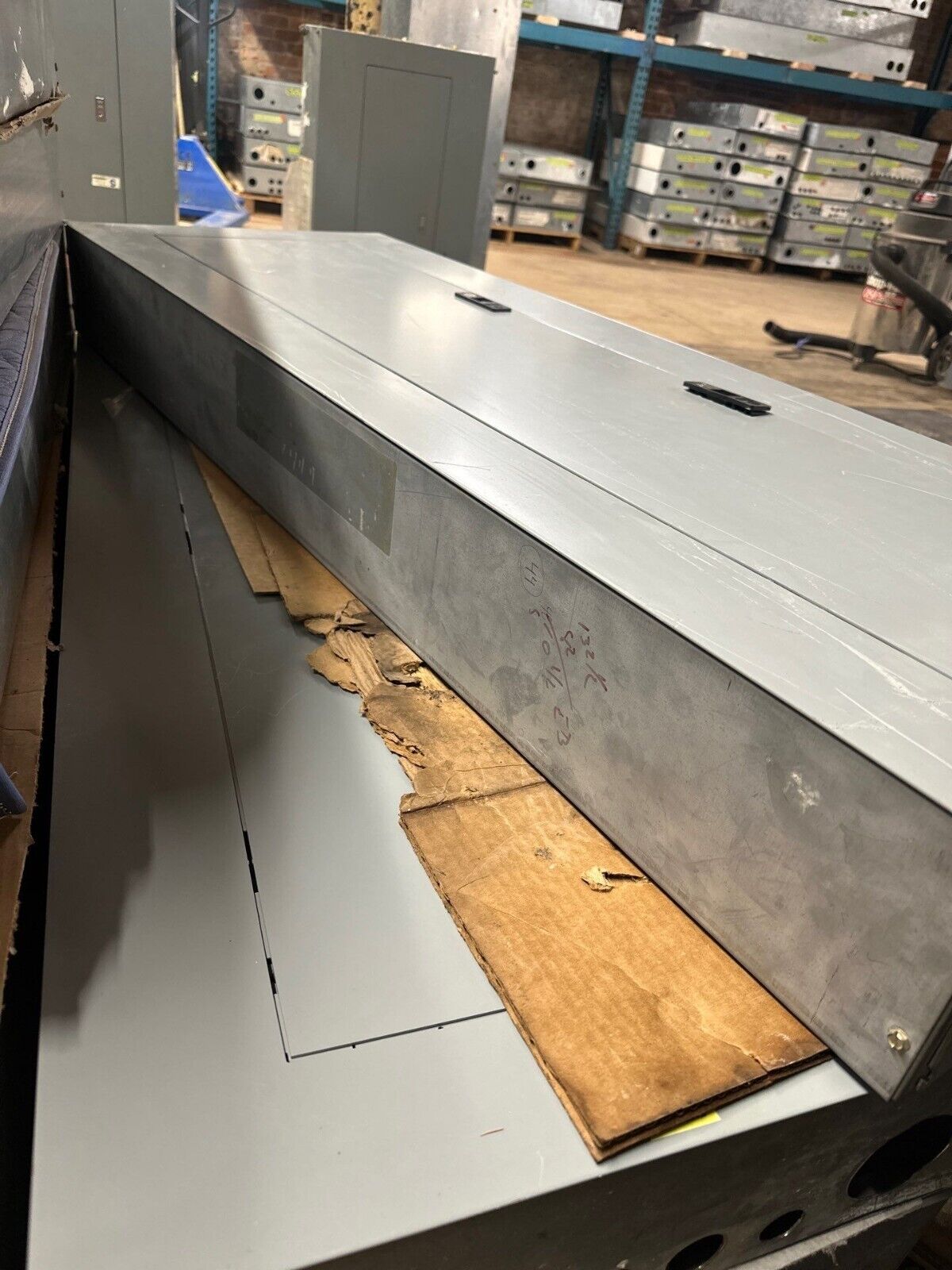 GE AQF3422ABX Panelboard 225A 208Y/120V 3PH 4W Indoor Encl MCB 42 Cir TQD32225 P002 Used