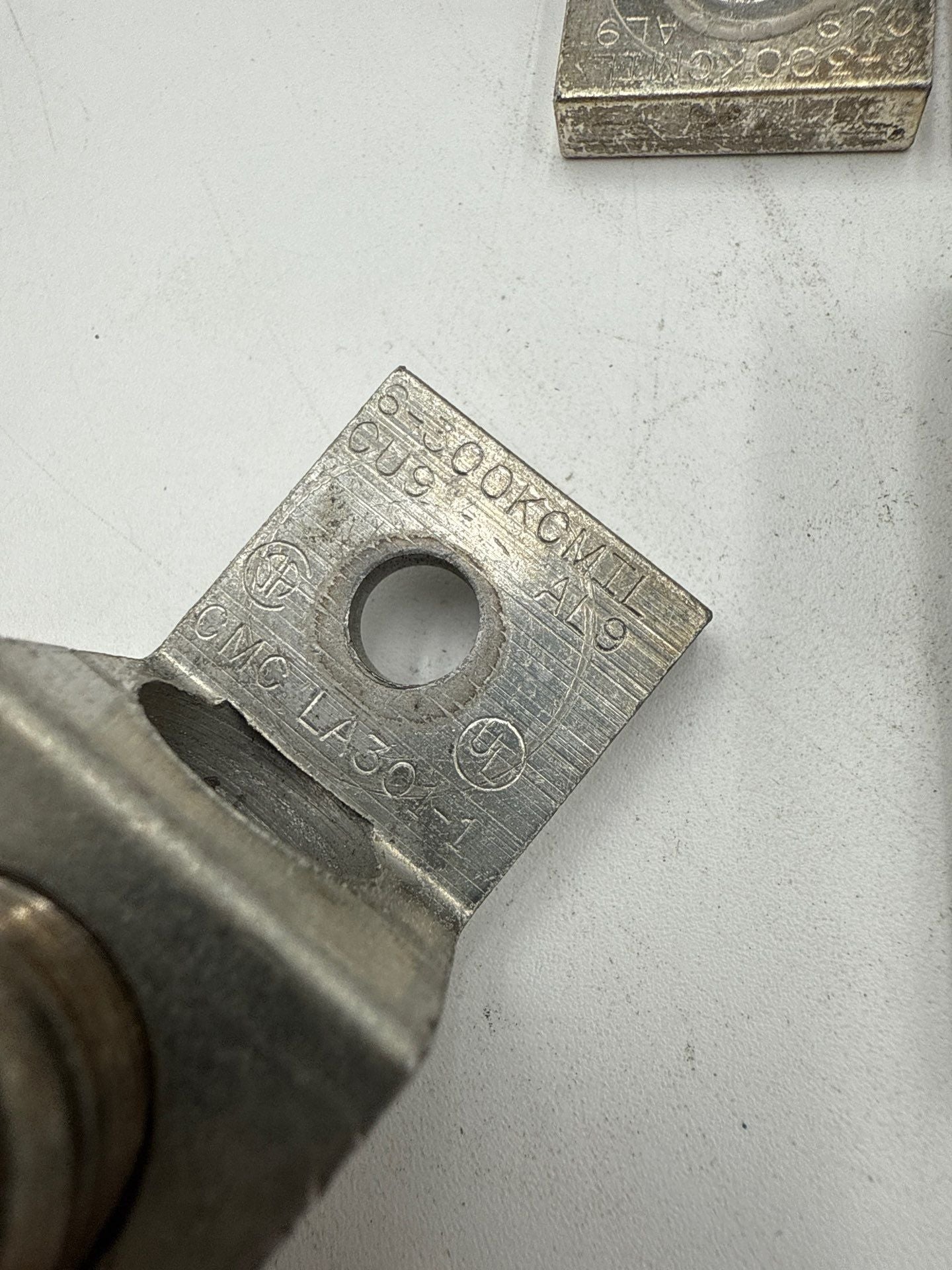 8PC CMC LA301-1 Aluminum Mechanical Lug 6-300 kcmil 1-Hole CU9-AL9 Used