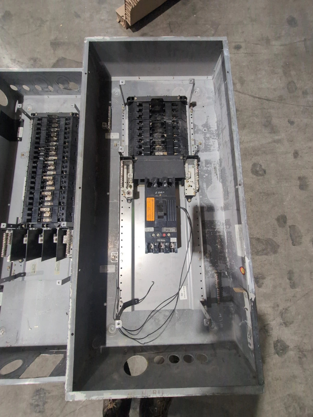 GE AEF3182BB Panelboard 225A 480/277V 3PH 4W 18 Cir MCB Panel 225 Amp TFJ236225 Used