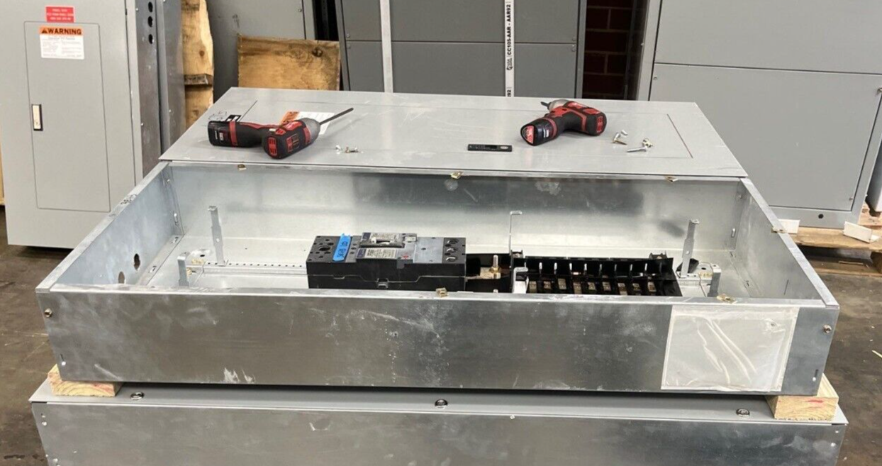 GE AEF3182KTX Panelboard 225A 480/277V 3PH 4W 18Cir Indoor Encl MCB SFHA36AT0250 P597 Used