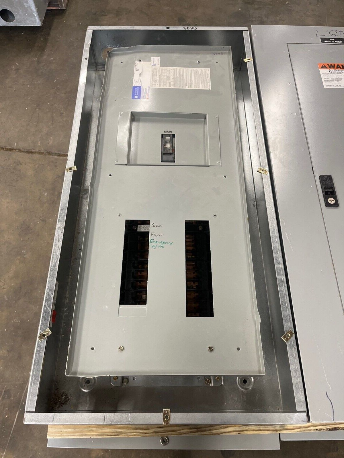 GE AEF3182KTX Panelboard 225A 480/277V 3PH 4W 18Cir Indoor Encl MCB SFHA36AT0250 P597 Used