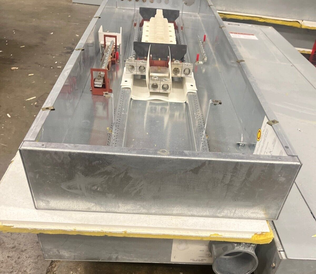 Cutler Hammer PRL2A Panelboard 400A 277/480V 3PH 4W Indoor Encl 42 Circuit MLO P581 Used