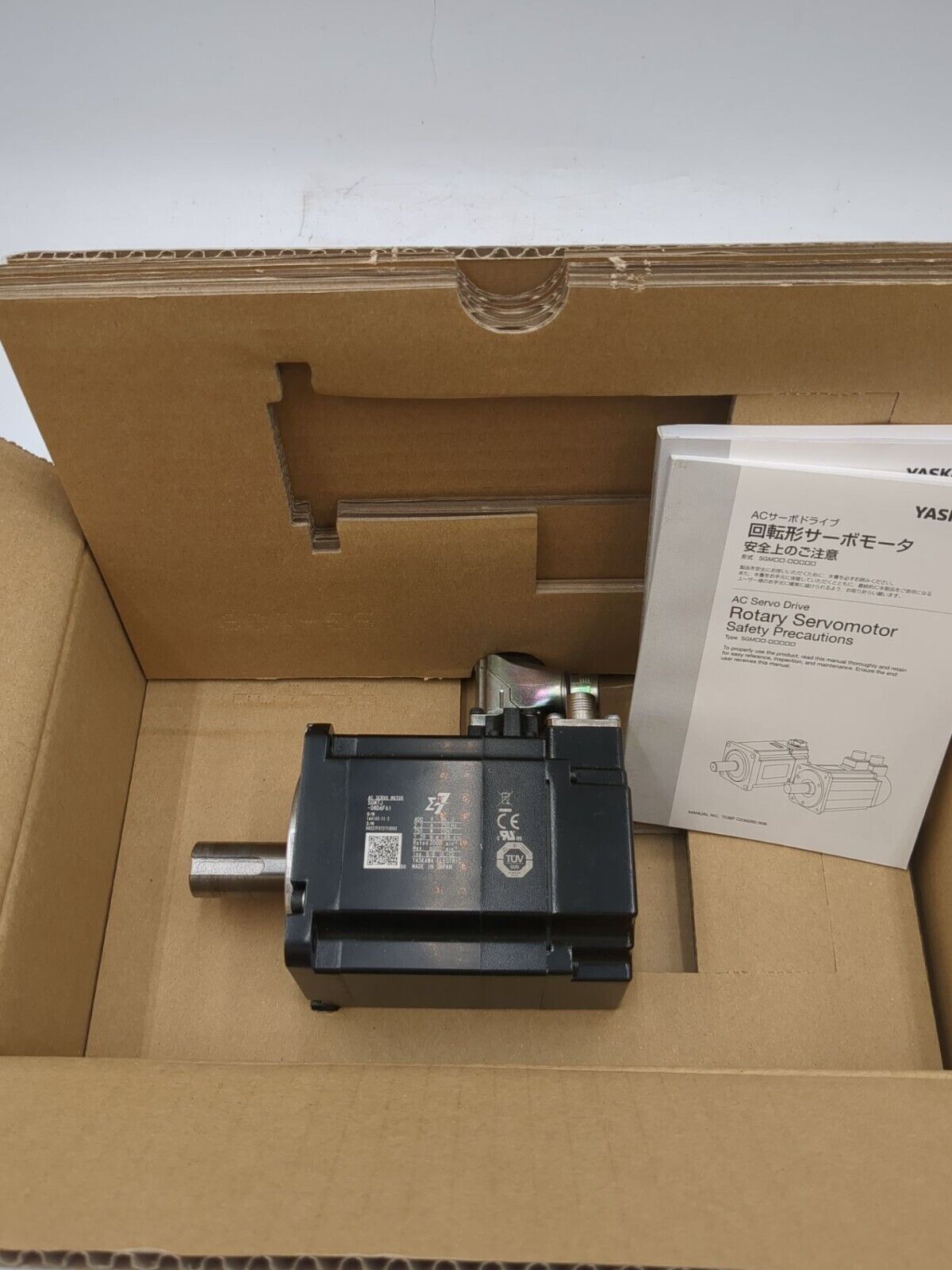 Yaskawa SGM7J-08D6F61 New