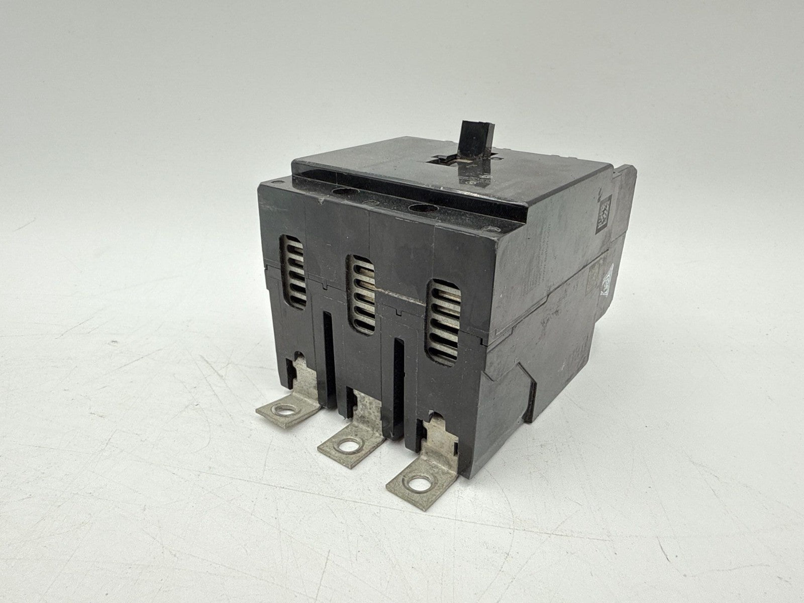 Eaton GHB3030 Circuit Breaker 30A 3P 480/277V 3PH GHB 30 Amp 3 Pole Bolt On