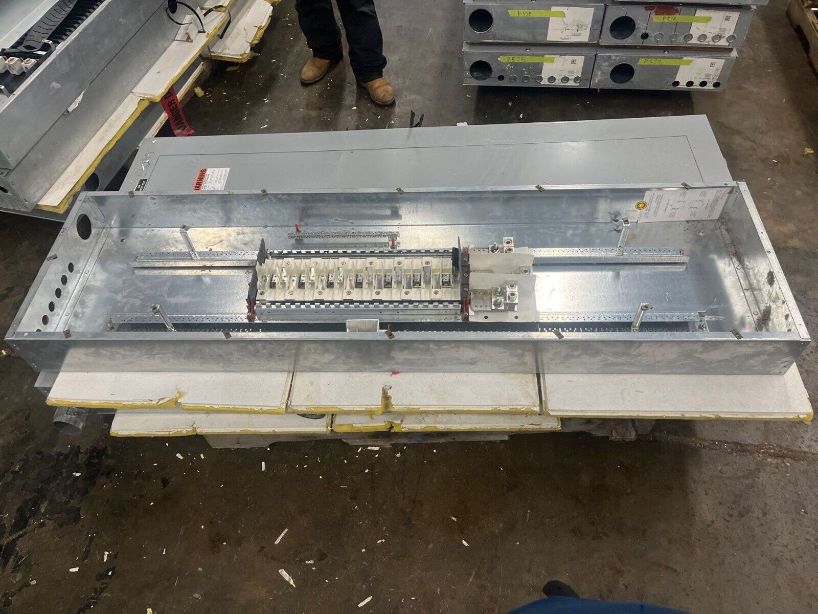 Cutler Hammer PRL2A Panelboard 400A 277/480V 3PH 4W Indoor Encl 42 Circuit MLO P581 Used