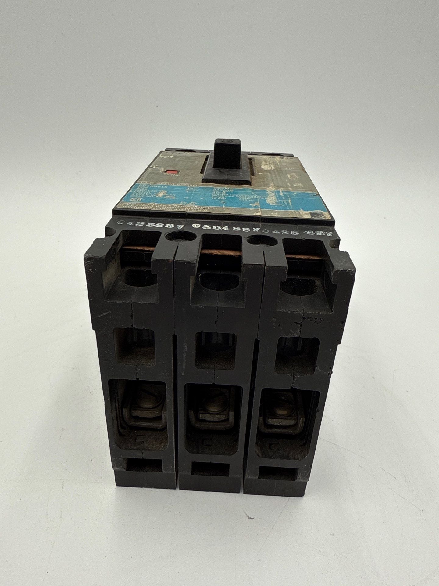 Siemens ITE ED23B015 Circuit Breaker 15A 3P 240V ED2 15 Amp 3 Pole Used