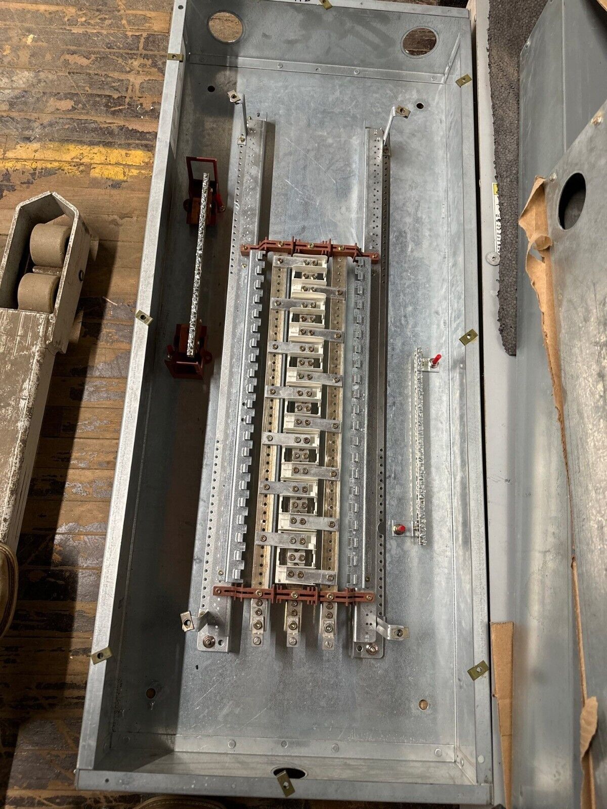 Eaton PRL1A Panelboard 100A 120/208V 3PH 4W 100 Amp MLO 42 Circuit Main Lug P129 Used