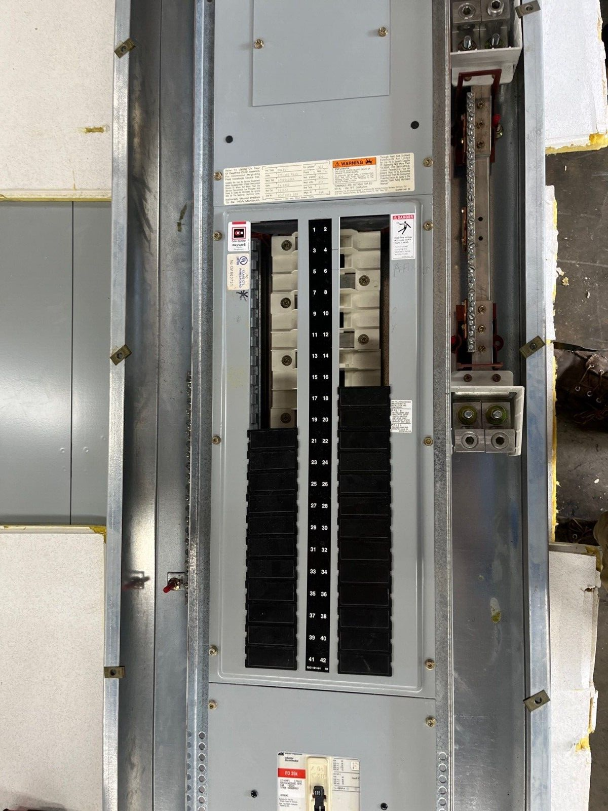 Cutler Hammer PRL2A Panelboard 400A 277/480V 3PH 42 Cir Indoor Encl FD3225 MLO P579 Used