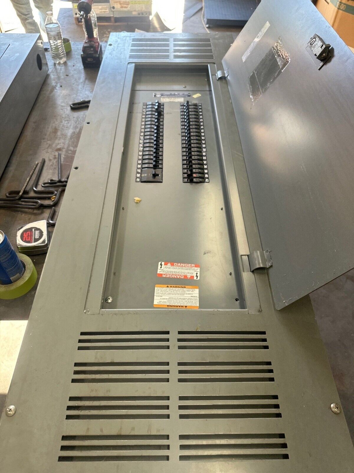 Square D NQOD442L400TFL Panelboard 400A 208Y/120V 3PH 4W 42 Cir Indoor Encl MLO P365 Used