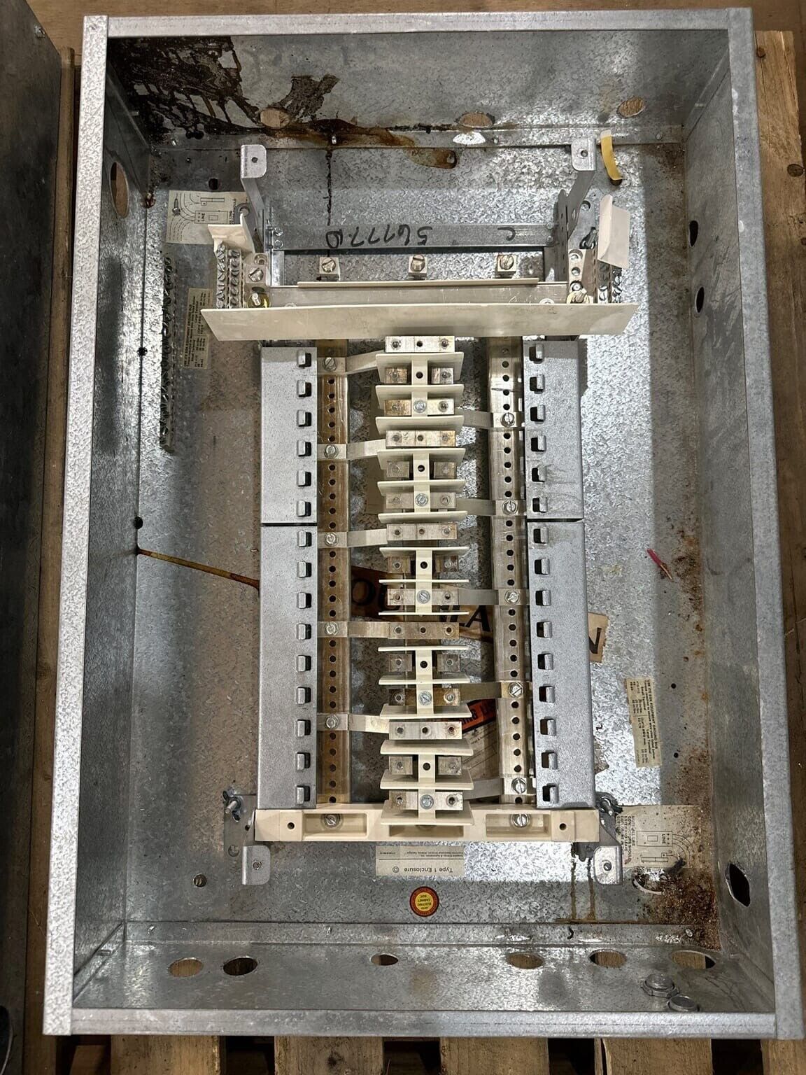 Siemens CDP-7 Panelboard 100A 208Y/120V 3PH 4W 30 Circuit 100 Amp MLO 30 Space P512 Used