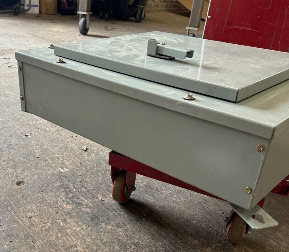 GE AQF3121AB Panelboard 125A 208/120V 3PH 4W 18Cir 3R Outdoor Encl MCB 30A Main P485 Used