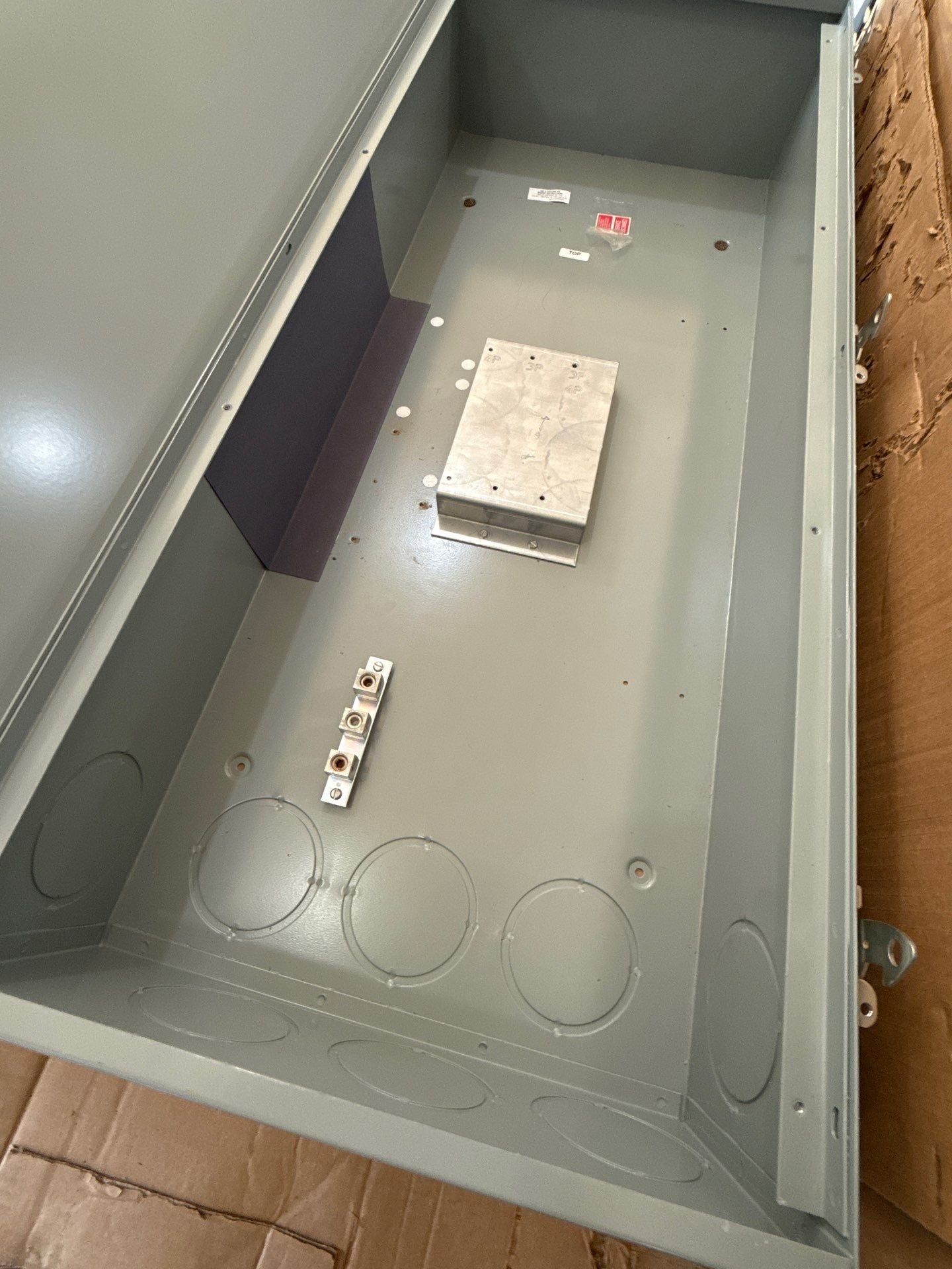 ABB XT5ENCL600R Circuit Breaker Enclosure 600A 600V Type 3R Rainproof New