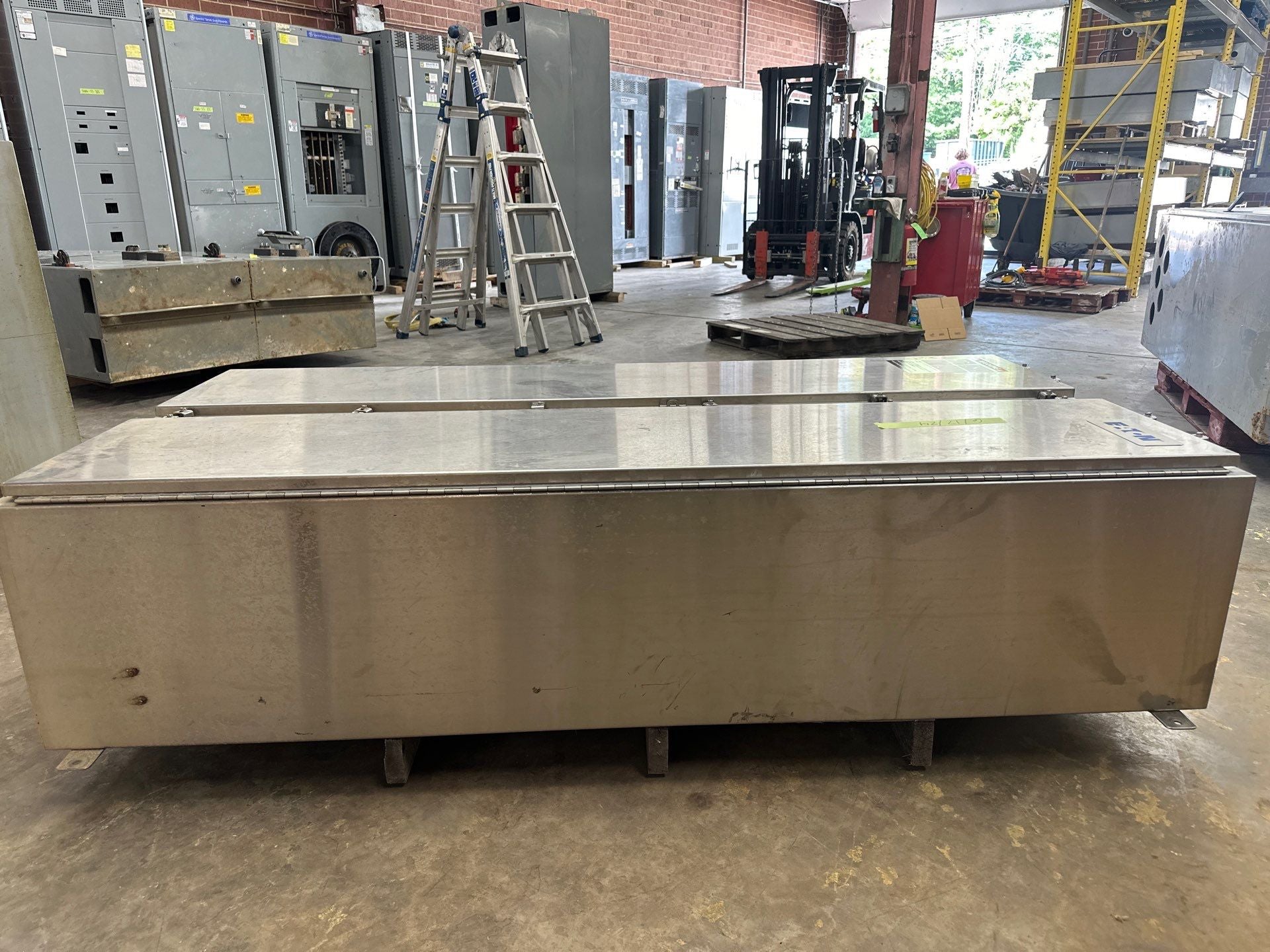 Eaton PRL4 Panelboard MLO S5040256 4X Enclosure