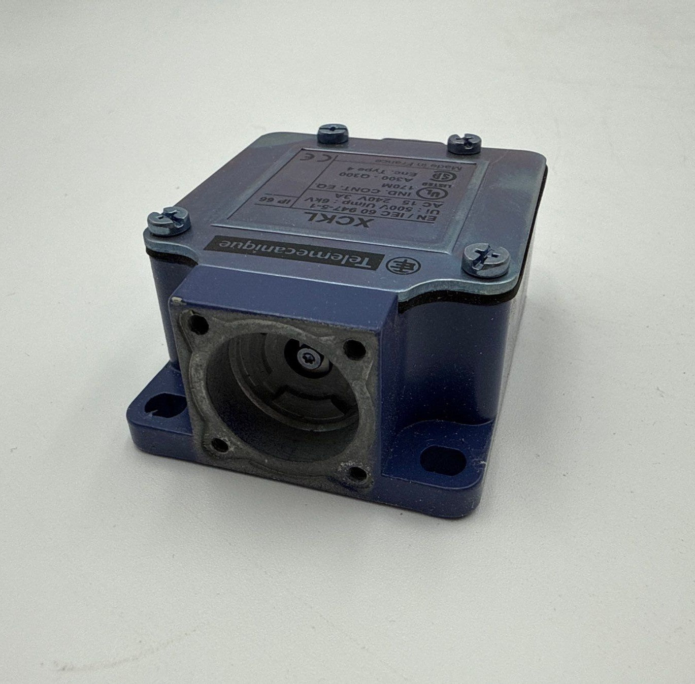 Telemecanique ZCKL1H7 XCKL Metal Limit Switch Body 2-Pole 1 NC 1 NO 1/2" NPT New