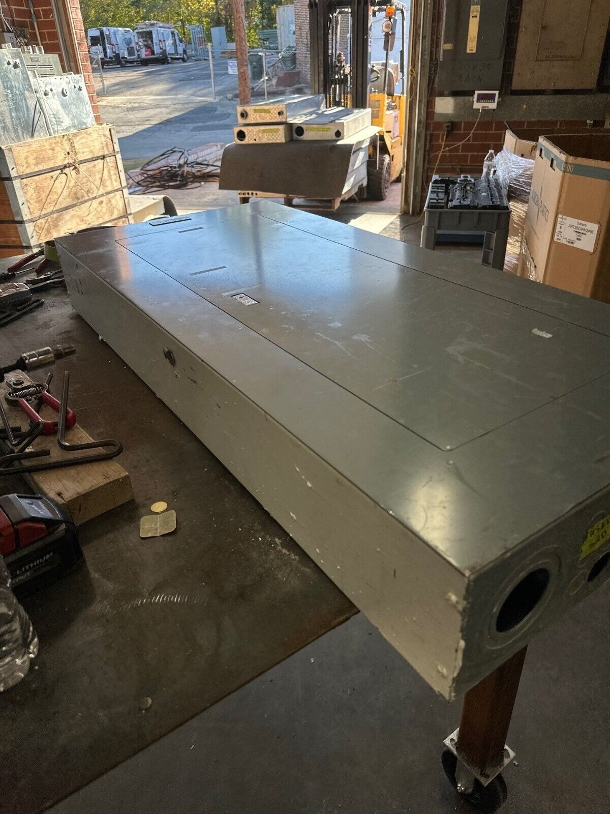 Square D NF Panelboard 250A 600Y/347V 3PH 4W Main Lug 42 Circuit MLO Indoor Encl P341 Used