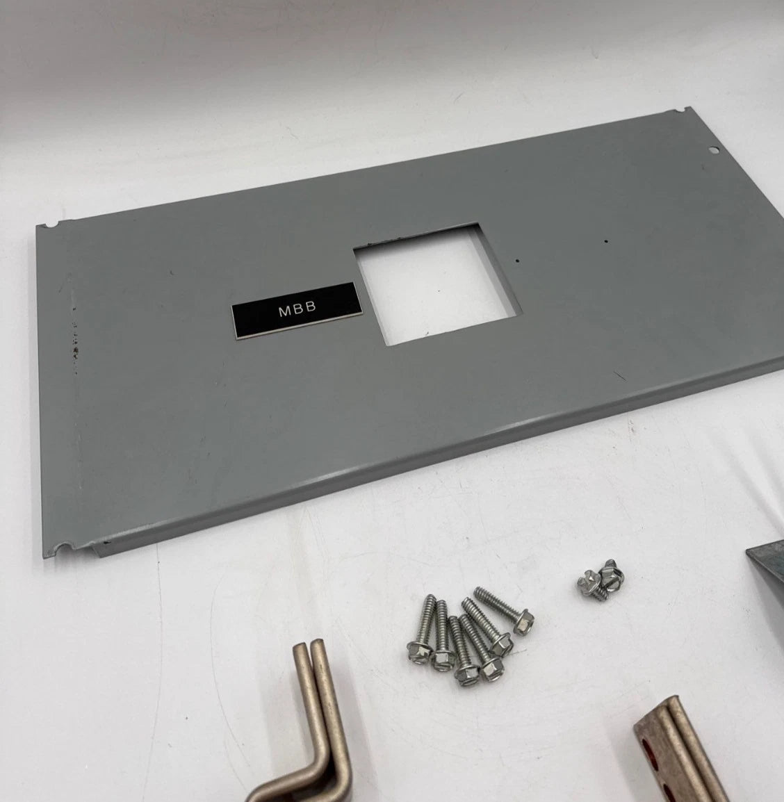 Siemens SJ1 Mounting Hardware 200-400A 600V 3P JD JXD LXD Frame Breaker 19" Used